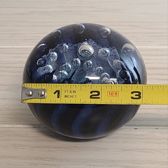 Anton Intaglio Hand Blown Glass Paperweight Signed and Numbered 1992 32/3000 - Picture 12 of 12